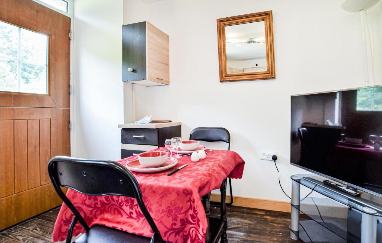 Awesome Home In Saint-Sever-Calvados With Kitchen Extérieur photo