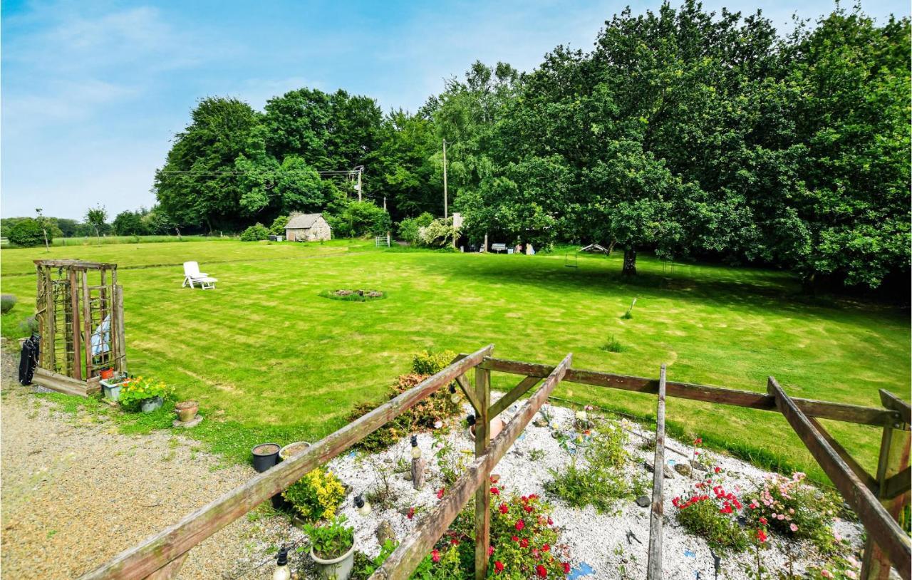 Awesome Home In Saint-Sever-Calvados With Kitchen Extérieur photo