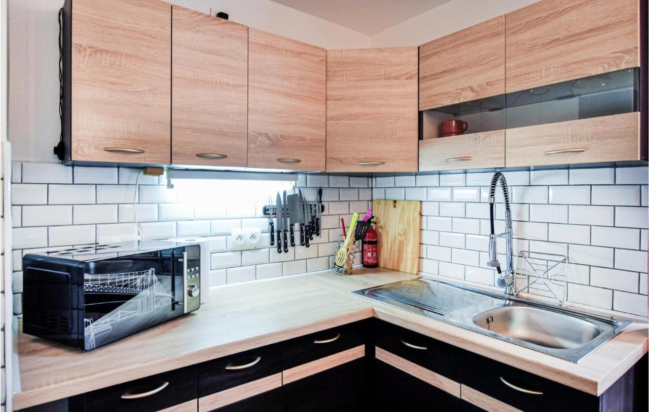 Awesome Home In Saint-Sever-Calvados With Kitchen Extérieur photo