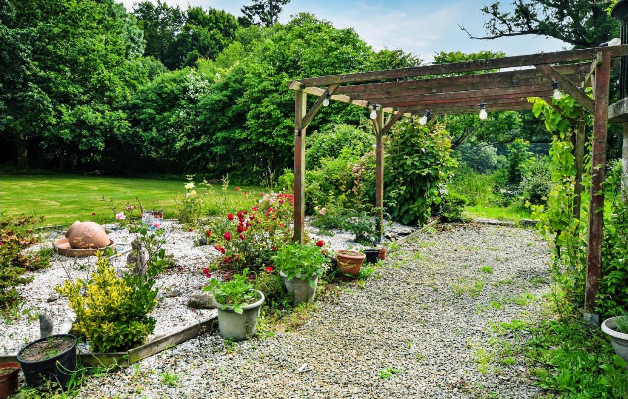 Awesome Home In Saint-Sever-Calvados With Kitchen Extérieur photo