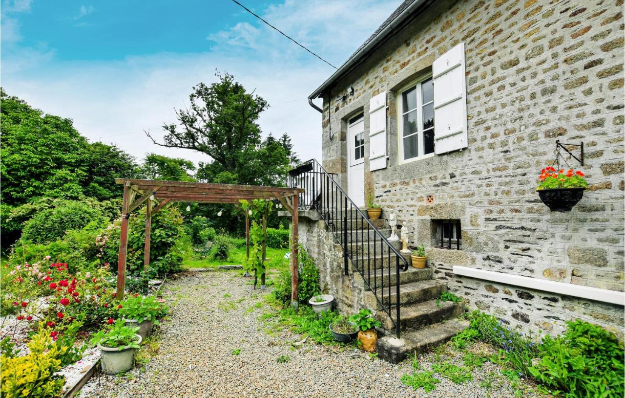 Awesome Home In Saint-Sever-Calvados With Kitchen Extérieur photo
