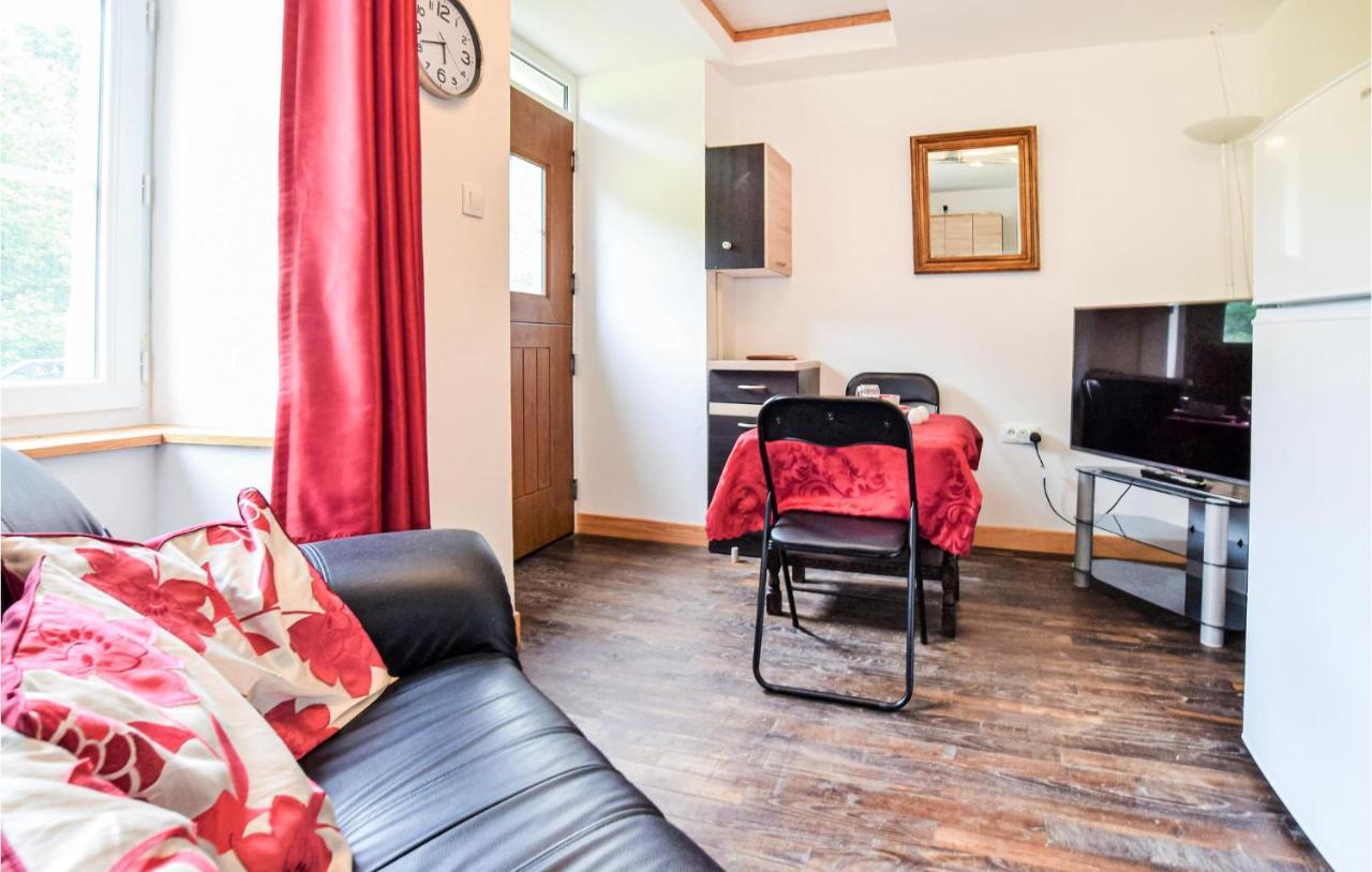 Awesome Home In Saint-Sever-Calvados With Kitchen Extérieur photo