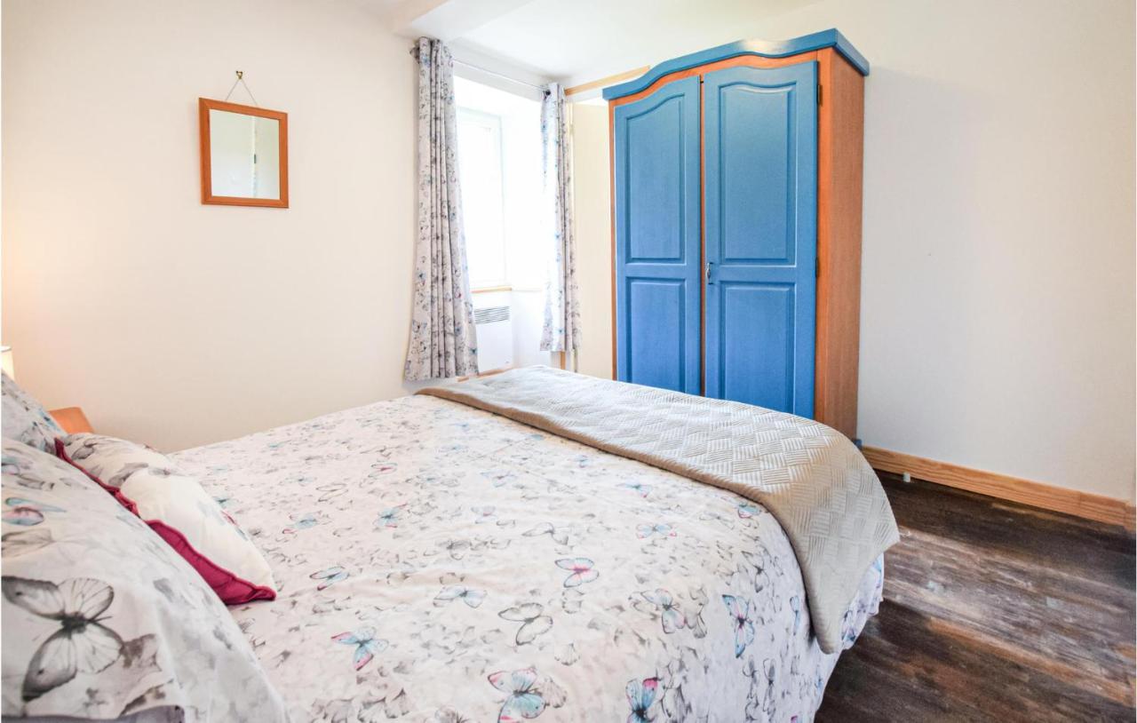 Awesome Home In Saint-Sever-Calvados With Kitchen Extérieur photo